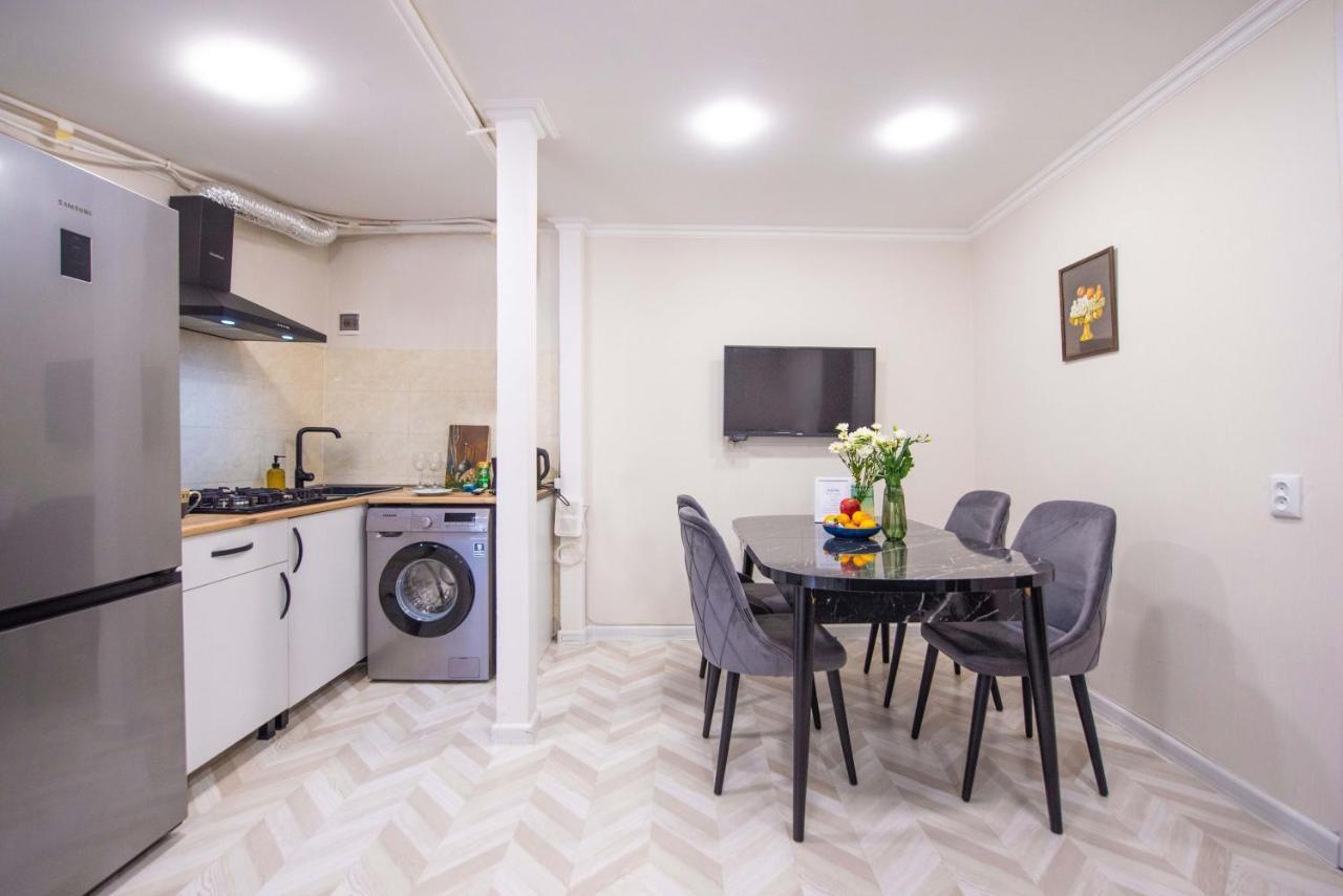 Old Town-Booking Apartment ティビリシ エクステリア 写真